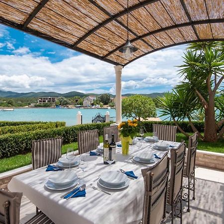 Villa Loviste Paradise Екстериор снимка