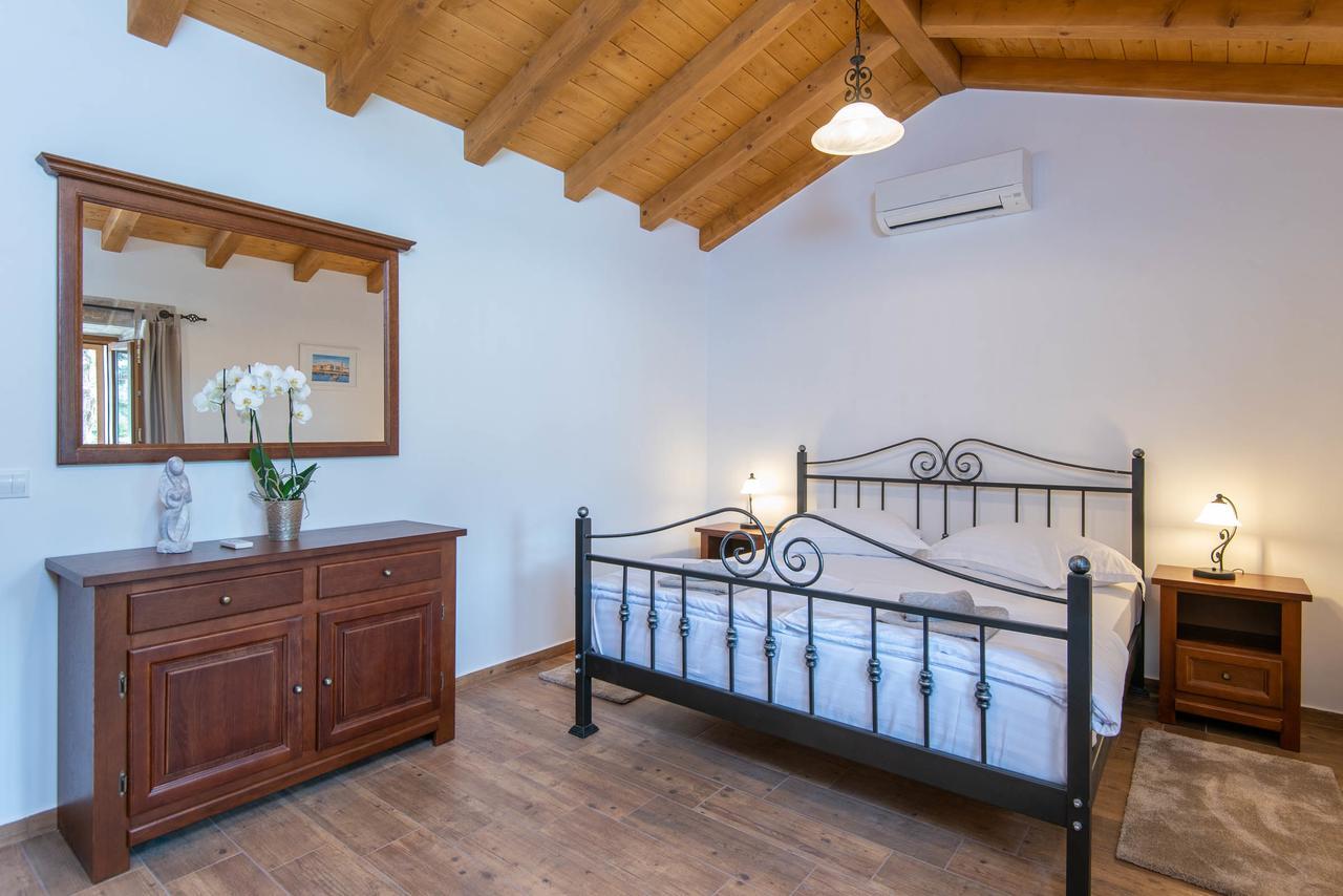 Villa Loviste Paradise Екстериор снимка
