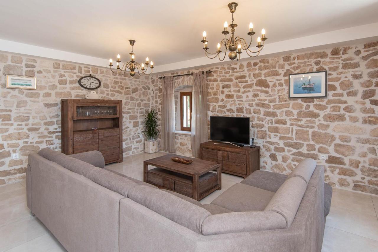 Villa Loviste Paradise Екстериор снимка