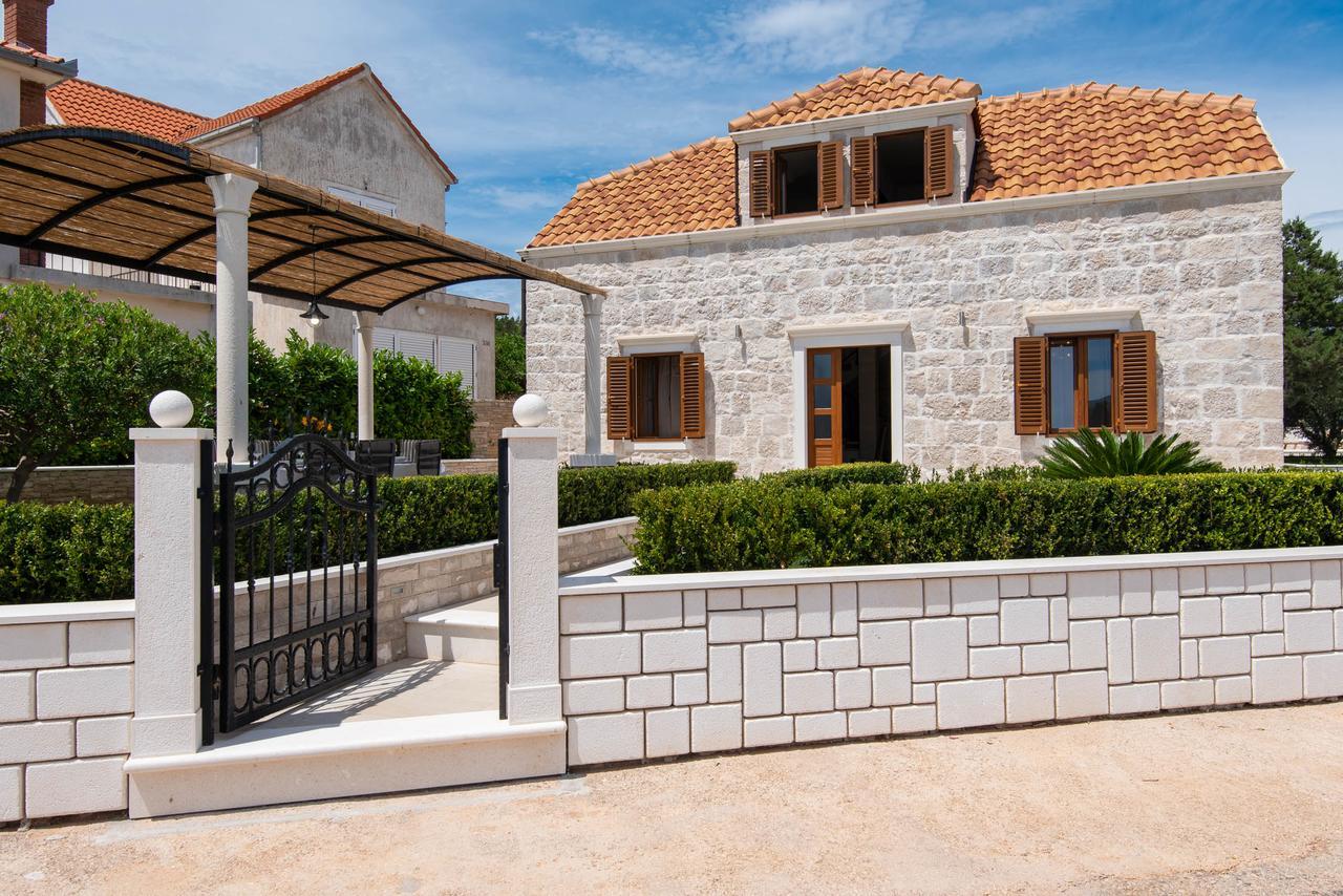 Villa Loviste Paradise Екстериор снимка