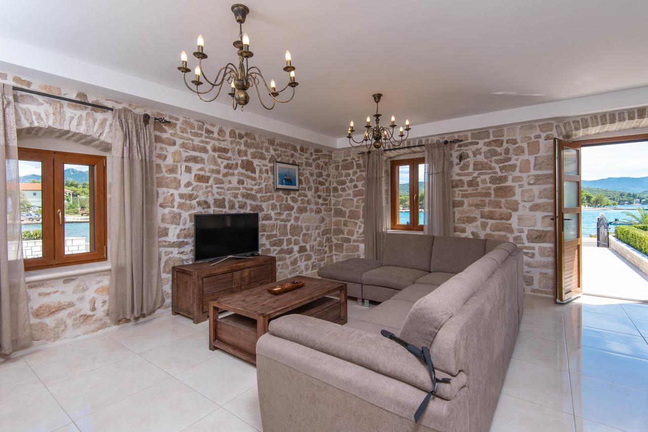 Villa Loviste Paradise Екстериор снимка