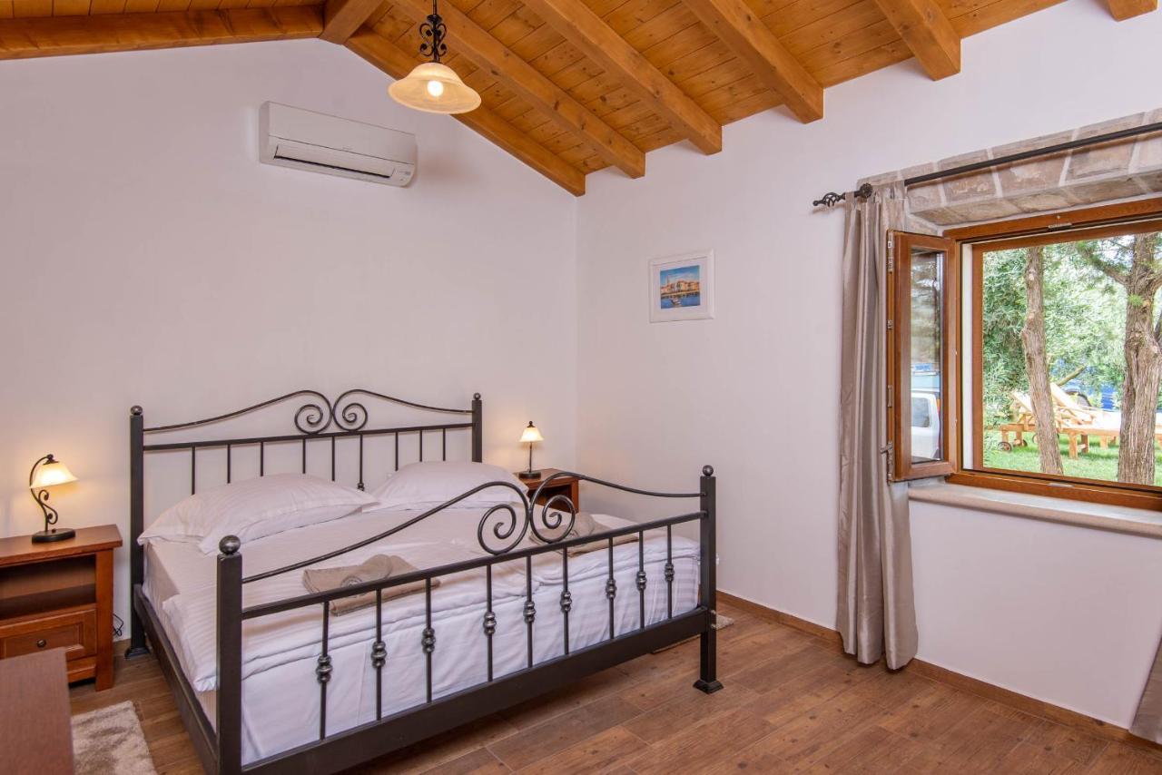 Villa Loviste Paradise Екстериор снимка